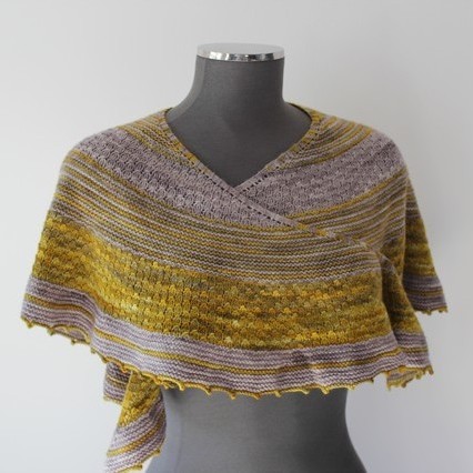 Shawl knitting pattern - JALAVA by Lilofil