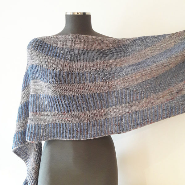 King Cole Aran Tricot Modèle Pull Vestes Chapeau Et Mitaines 2905