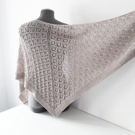 Shawl knitting pattern - LESI SHAWL by Lilofil
